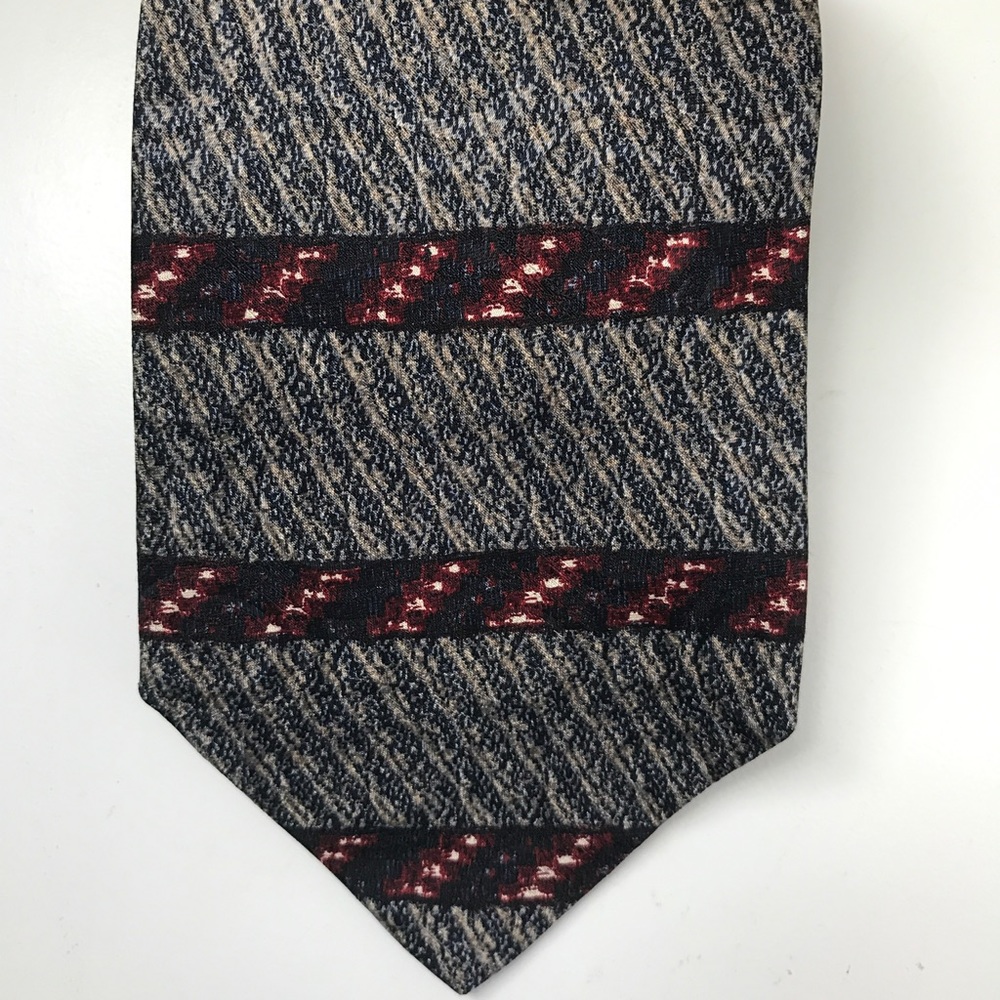 Metropolitan View Italian silk navy//burgundy tie